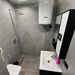 Greis تيرانا